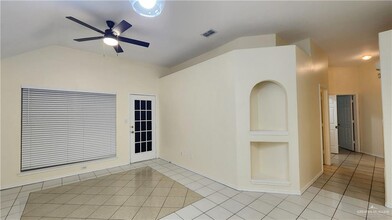 1105 N 45th St in McAllen, TX - Foto de edificio - Building Photo