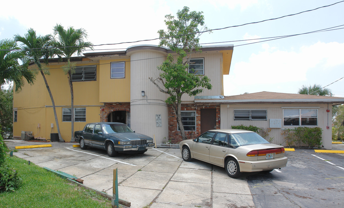 1404 NE 57th Pl in Fort Lauderdale, FL - Foto de edificio