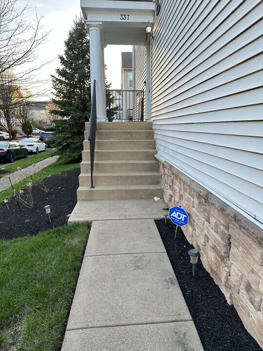 337 Modesta Rd in Columbus, OH - Building Photo