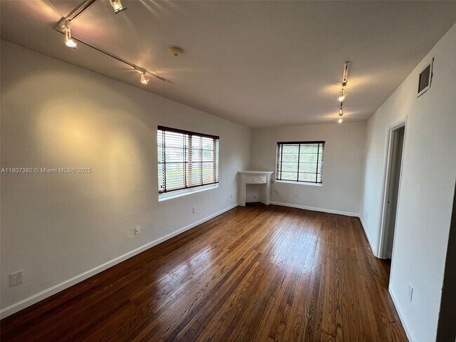 1535 Meridian Ave in Miami Beach, FL - Building Photo - Building Photo