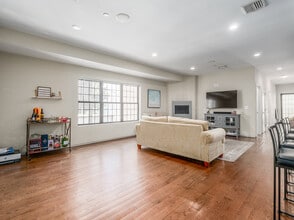 350 WEST BROADWAY, Unit #3 in Boston, MA - Building Photo - Building Photo