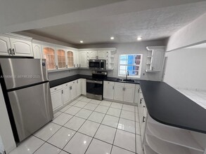 6931 SW 24th Ct in Miramar, FL - Building Photo - Building Photo