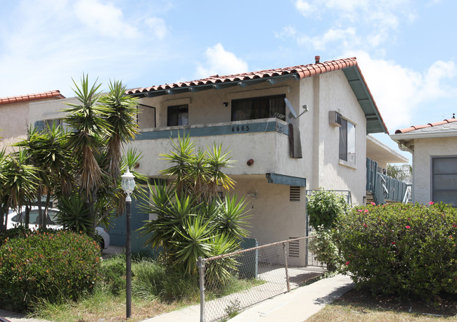 4465 Mcclintock St in San Diego, CA - Foto de edificio - Building Photo