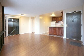 102 Locksley Ave in San Francisco, CA - Building Photo - Building Photo