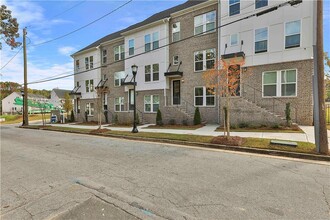 2549 Astaire Ct NW in Atlanta, GA - Building Photo - Building Photo