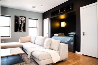 617 S 3rd St-Unit -02 in Philadelphia, PA - Foto de edificio - Building Photo