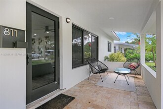 811 NE 17th Ct in Fort Lauderdale, FL - Building Photo - Building Photo