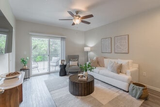 Regency Gardens in Bryan, TX - Building Photo - Building Photo