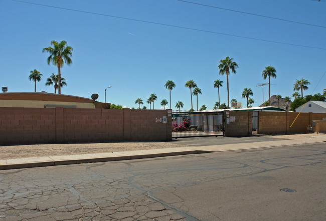 Villa Carmel Mobile Home Park in Phoenix, AZ - Building Photo - Building Photo