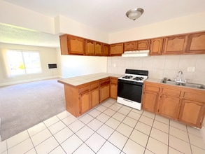 1318 W Winn Dr, Unit D in Upland, CA - Foto de edificio - Building Photo