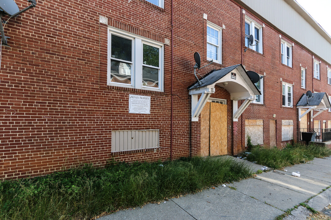 3915 Barrington Rd in Baltimore, MD - Building Photo