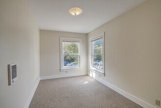 5624 Brooklyn Ave NE in Seattle, WA - Building Photo - Building Photo