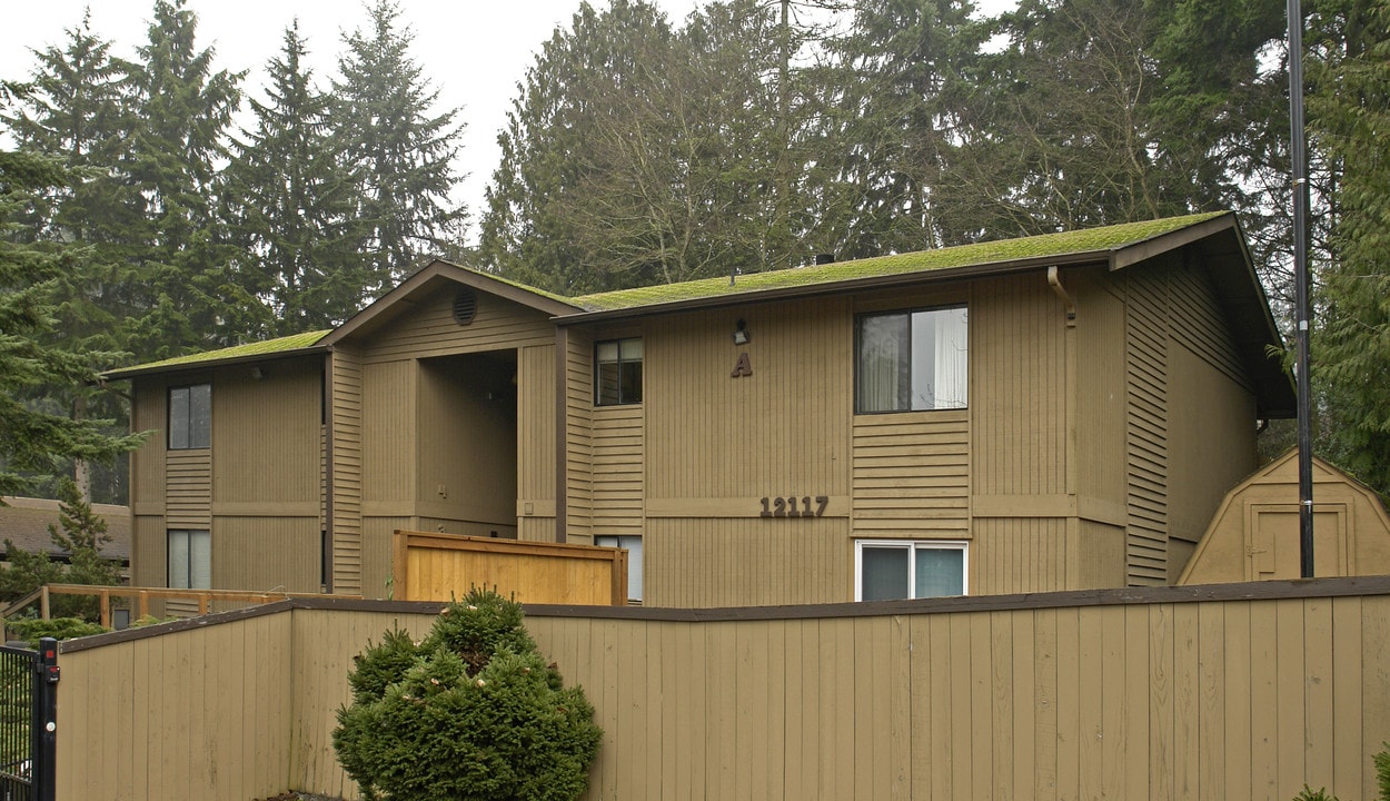 Towne Manor Apartments in Puyallup, WA - Building Photo