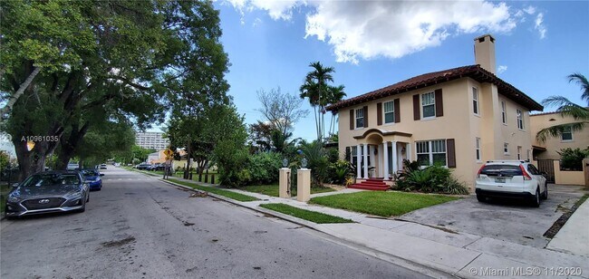 1610 NW 8th Terrace-Unit -4 in Miami, FL - Building Photo - Building Photo