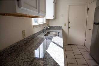 5912 Shreveport Dr in Austin, TX - Building Photo - Building Photo