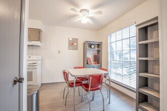 6711 S Richmond Ave, Unit Willow Creek 644 in Tulsa, OK - Foto de edificio - Building Photo