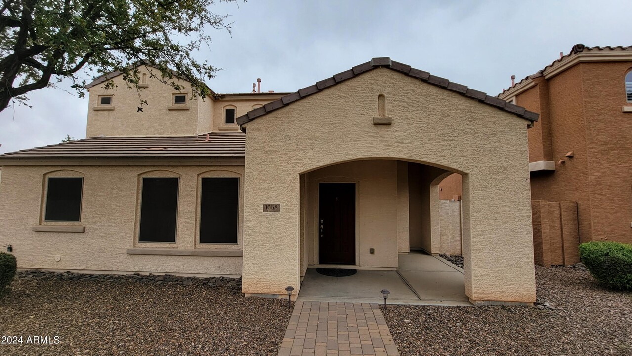 1638 S Martingale Rd in Gilbert, AZ - Building Photo