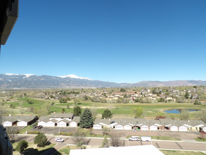 411 Lakewood Cir in Colorado Springs, CO - Foto de edificio - Building Photo