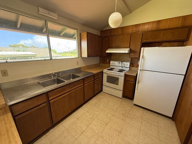 property at 867 Makawao Ave