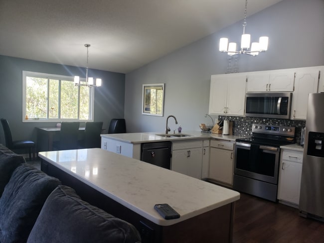 5 Round Lake Trail in Little Canada, MN - Building Photo - Building Photo