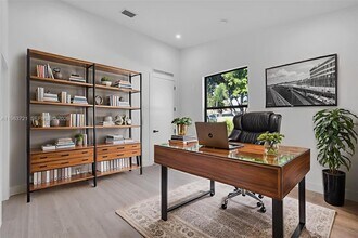 3905 SW 5th St in Coral Gables, FL - Building Photo - Building Photo