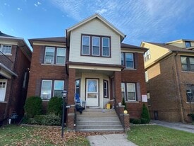 1127 Beaconsfield Ave in Grosse Pointe Park, MI - Building Photo