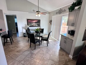 8860 N Winding Way in Fair Oaks, CA - Building Photo - Building Photo