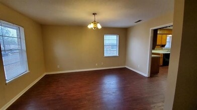 1108 S Valentine Dr in Sherman, TX - Building Photo - Building Photo