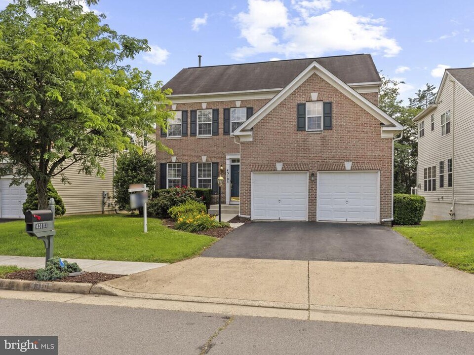 43103 Lake Ridge Pl in Leesburg, VA - Building Photo