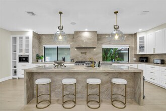 319 S Riverside Dr in Pompano Beach, FL - Foto de edificio - Building Photo