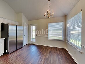 1374 Siskin Dr in Cordova, TN - Building Photo - Building Photo