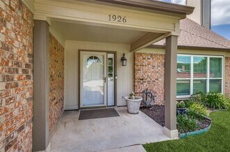 1926 Cedar Ridge Dr in Lewisville, TX - Building Photo - Building Photo