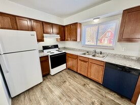 1100 W Michigan Ave in Ypsilanti, MI - Building Photo