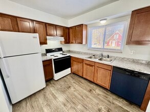 1100 W Michigan Ave in Ypsilanti, MI - Foto de edificio - Building Photo