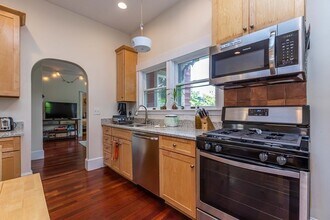 36 Cedar St, Unit 1 in Somerville, MA - Building Photo - Building Photo