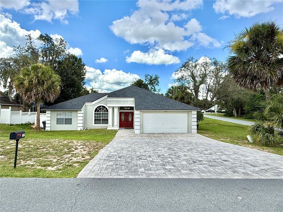 102 Titan Dr in Davenport, FL - Building Photo