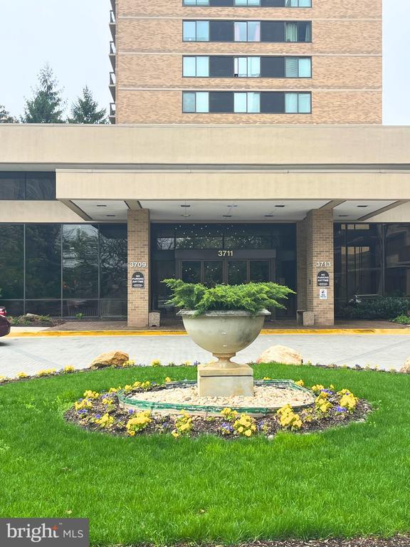 property at 3713 S George Mason Dr