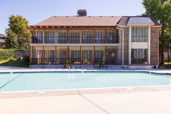 Regent's Walk Apartment Homes in Overland Park, KS - Foto de edificio - Building Photo