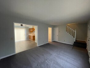 534 S College Dr, Unit Apt B in Bowling Green, OH - Foto de edificio - Building Photo