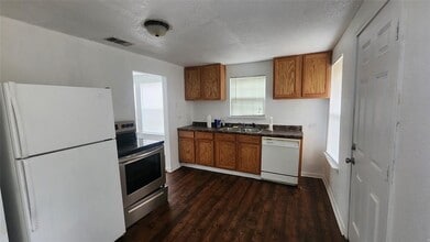 502 S Owensville St in Franklin, TX - Building Photo - Building Photo