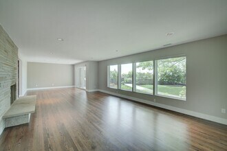 9160 NE 19th St in Clyde Hill, WA - Building Photo - Building Photo