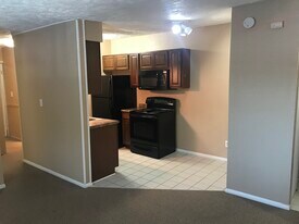 13425 S Bugai Rd, Unit 1 in Traverse City, MI - Building Photo