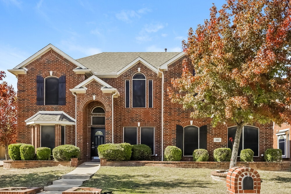 301 Cold Water Dr in Desoto, TX - Building Photo