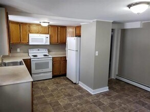 8 Allen St in Berwick, ME - Building Photo - Building Photo