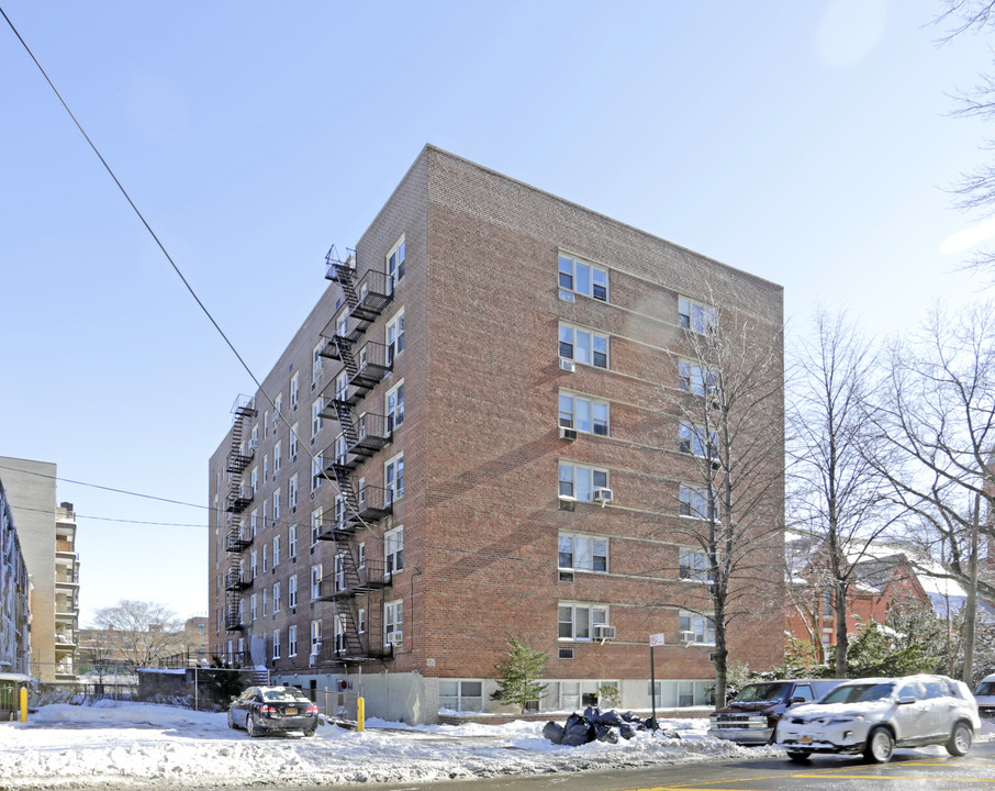 3815 Bowne St in Flushing, NY - Building Photo