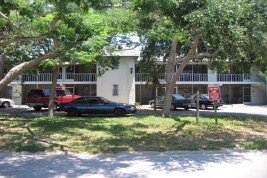 514 S Betty Ln in Clearwater, FL - Building Photo