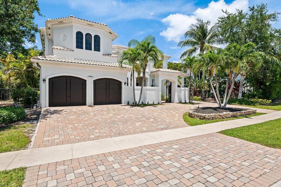 17685 Circle Pond Ct in Boca Raton, FL - Foto de edificio