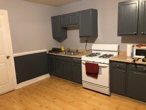 936 Madison St, Unit Upper in Quincy, IL - Building Photo - Building Photo