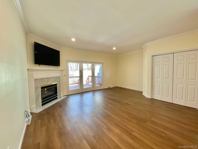 64 Roundtree Ct in Beacon, NY - Building Photo - Building Photo