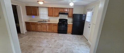 14300 Indian Head Hwy in Accokeek, MD - Building Photo - Building Photo